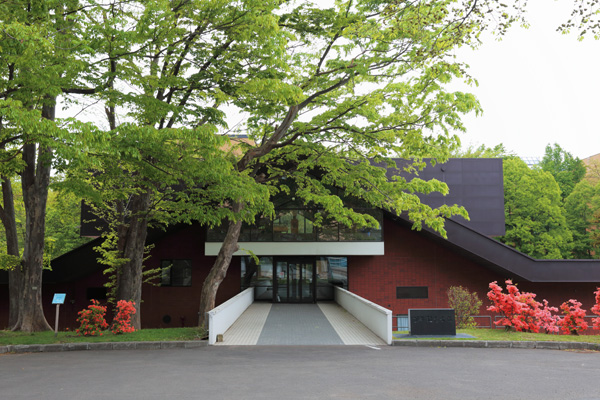 009　北海道大学（ほっかいどうだいがく）百年記念会館（ひゃくねんきねんかいかん）